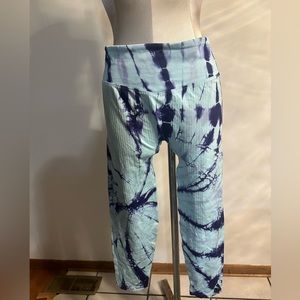 NWT Victoria’s Secret PINK blue and purple tie dye active cropped leggings XL